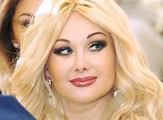 Бужинська заявила, що сама заробила звання Народної, та натякнула на вагітність