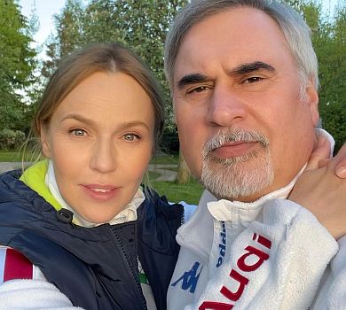 Джанабаєва привітала коханого Меладзе чорно-білим фото з синами 