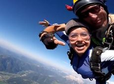 Пенетьєрі стрибнула з літака у Кличка на очах. ВІДЕО