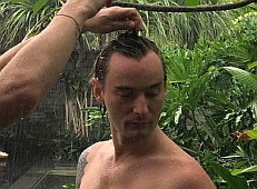 Бадоєв зустрів 36-й рік під індонезійським дощем. ФОТО