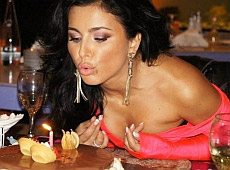 Лорак відгуляла на Кіпрі з двома улюбленими чоловіками