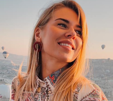 Подруга Богдана розповіла про стосунки з його доньками, та чи хоче за нього заміж 