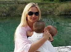 Доньки Камалії отримали діаманти на свій перший день народження