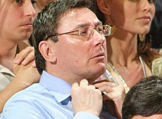 Луценко, Симоненко і Шуфрич зустрічають літо з жінками і сміхом