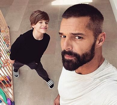 Хто хлібчик спік, а хто голову поголив: як Рікі Мартін, Кортні Кокс і Джей Ло розважаються на карантині