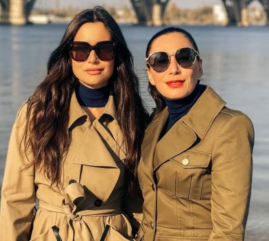 Дружина й дочка мера Філатова заселфилися в лосинах у спортклубі. ФОТО