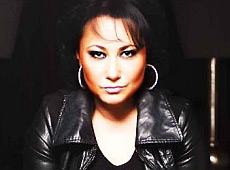 Екс-дружина Пономарьова досі ворожить на воску