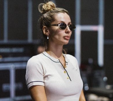 Лобода у рожевому спортлуці показала, як з резинками готується до марафону