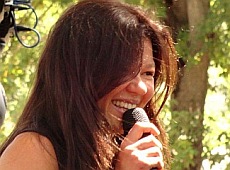 Руслана у Маріуполі змусила військових танцювати. ВІДЕО