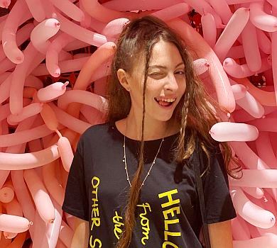 Полякова привітала свою пташку з 16-річчям та заборонила обрізати волосся