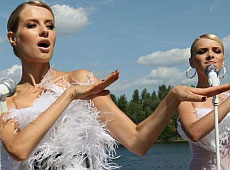 Подруга Білик потішить геїв