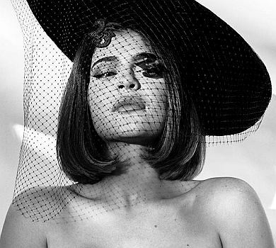 Кайлі Дженнер стисла свої пишні перса для Самсонової. ФОТО 