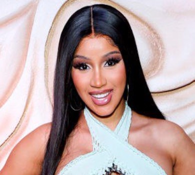 Cardi B на вечірці у Маямі вразила грудьми у відвертому луці. ФОТО