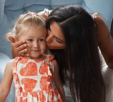 Зіткана з любові та щастя: Дімопулос привітала доньку з днем народження