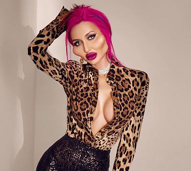 Власниця найбільших у світі вилиць Покрещук показала себе до та після ліпосакції