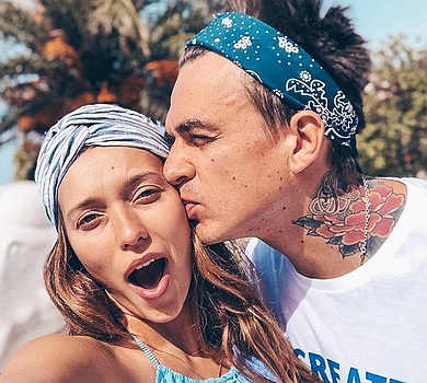 Чоловік Тодоренко показав своє жирне щастя в басейні 