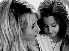 Лобода показала чорно-білий поцілунок з донькою. ФОТО