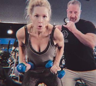 50-річна зірка Району Беверлі Хіллз Дженні Гарт надихнула інтенсивним воркаутом. ВІДЕО