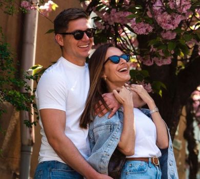 Ми ще та італійська сімейка: Остапчуки подуркували на камеру в однакових луках. ФОТО