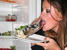 Чічкан і Шубіна напали на холодильник, а Губська тихо косилася