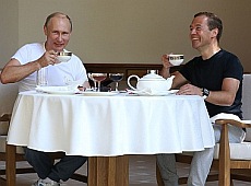 Фізкульт-парочка: Путін з Медведєвим напружилися і почаювали у Сочі. ФОТО