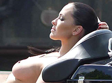 Астаф'єва оголилася у яхт-клубі Москви