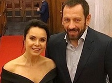 Подкопаєва з голими плечима зводила нареченого до Кличка