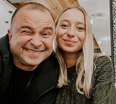 Кохаю тебе з трепетом: дружина Павліка привітала його з річницею солодким сюрпризом