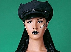 Сексі-коп Мілевич стала патрульним ельфом у мікрошортах