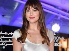 Дакота Джонсон на кінофестивалі у Марракеші вигуляла сукню від Бевзи