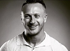 Ларсон помер за кілька днів до 38-річчя