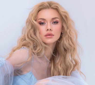 Вишиванка від Магдич, блакитні сукні та патріотичний мейкап: луки Апанасенко на Міс Всесвіт у США  