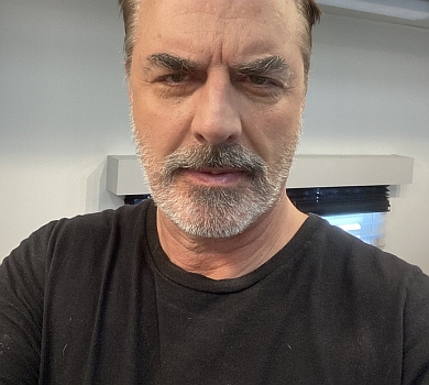 Вірусний ролик із Містером Бігом видалили після звинувачень зірки Секс і місто в зґвалтуваннях