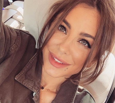 Лорак в обтислій кофтинці на голі груди заговорила про кохання