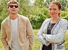 Льовочкіна запхала голову в сіно, а теща Довгого - у ґудзик