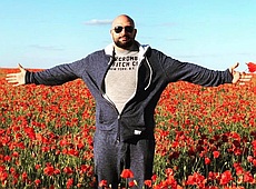 Експрес-весілля: Парцхаладзе одружився у документ-сервісі 