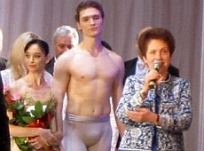 Дружина Януковича опинилася обличчям на тарілці. ФОТО