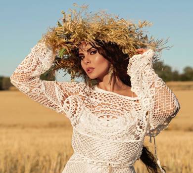 Коли мине війна: Каменських серед поля заспівала про силу кохання. ВІДЕО