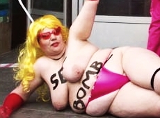 Femen влаштували секс-диверсію на Хрещатику