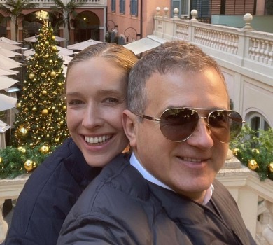 Нарешті і ми: Осадча з Горбуновим похизувалися святковою ялинкою. ВІДЕО