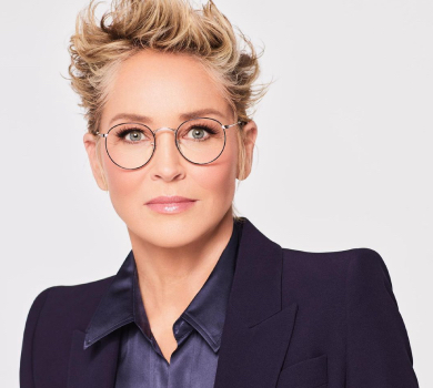 Шерон Стоун у жакеті на голе тіло і золоті зухвало попозувала для іспанського глянцю