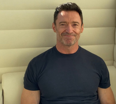 Джекман із дружиною та несправжнім Рейнольдсом станцювали коло ялинки. ВІДЕО