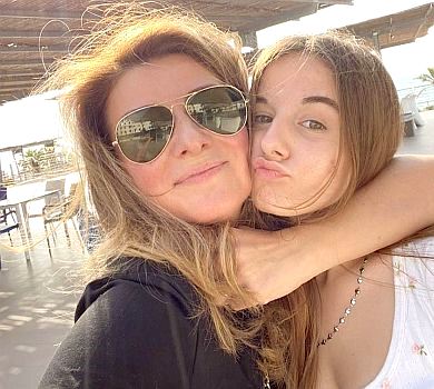 Бадоєви похвалилися 15-річною донькою-першокласницею