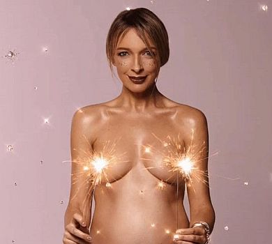 Вагітна Вася Фролова повністю роздяглася у новорічній фотосесії 