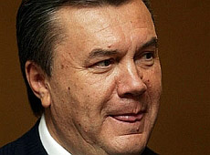 Януковича вирізала ножем жінка. ФОТО
