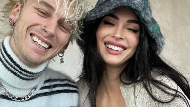 Фокс у костюмі ельфійки посвітила оголеними стегнами поряд із нареченим