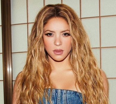 Вайб вихідного дня: Шакіра оголила плечі в джинсовому корсеті. ФОТО 