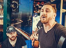 Музиканти зі С.К.А.Й влаштували трамвайник для фанатів. ФОТО