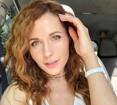 Очікування vs реальність: Денисенко в купальнику порелаксувала у басейні