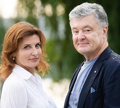 Котики палять: Порошенко засвітив кумедний фемілі-лук із дружиною
